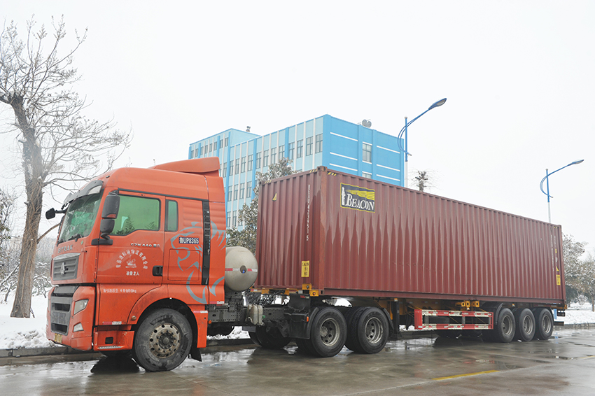 华泰集团设计制造的50T/D大豆、花生、小黑籽预处理榨油，20T/D浸出，20T/D精炼项目发往埃塞俄比亚