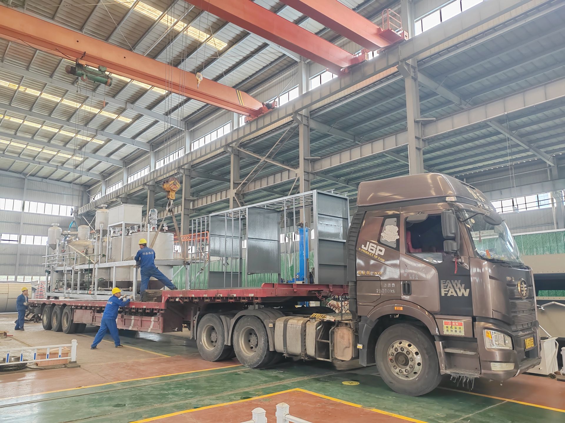 华泰集团设计制造的3TPD鱼油精炼项目发往大连